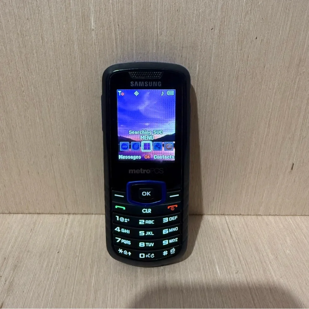 Samsung Cell Phone Model:SCH-R100 Turns On MetroPCS UNTESTED (Read Description)